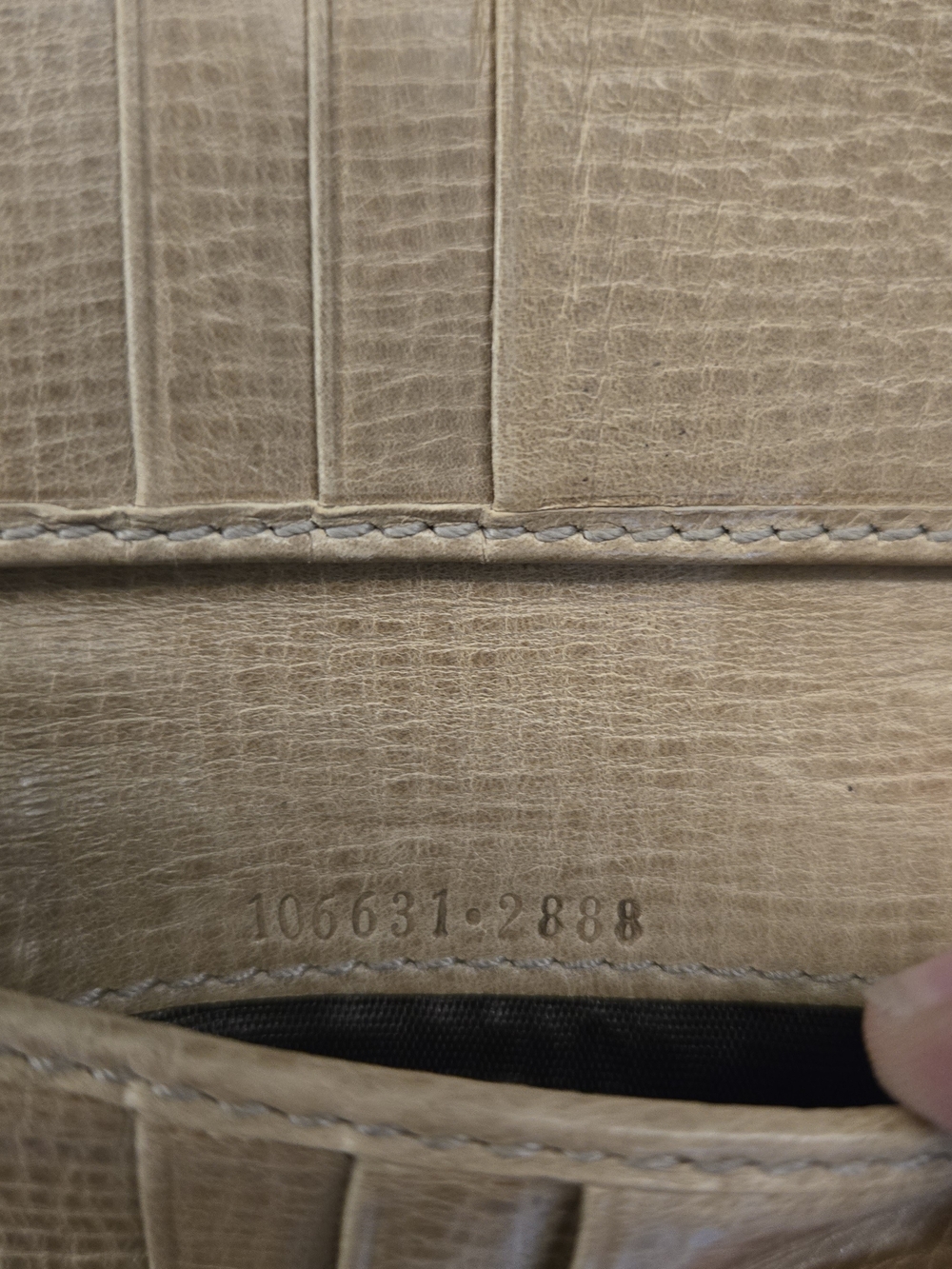 Vintage Gucci Tom Ford Hook Bi-Fold Wallet Tan - Good Hardware / As-Is - Picture 11 of 11
